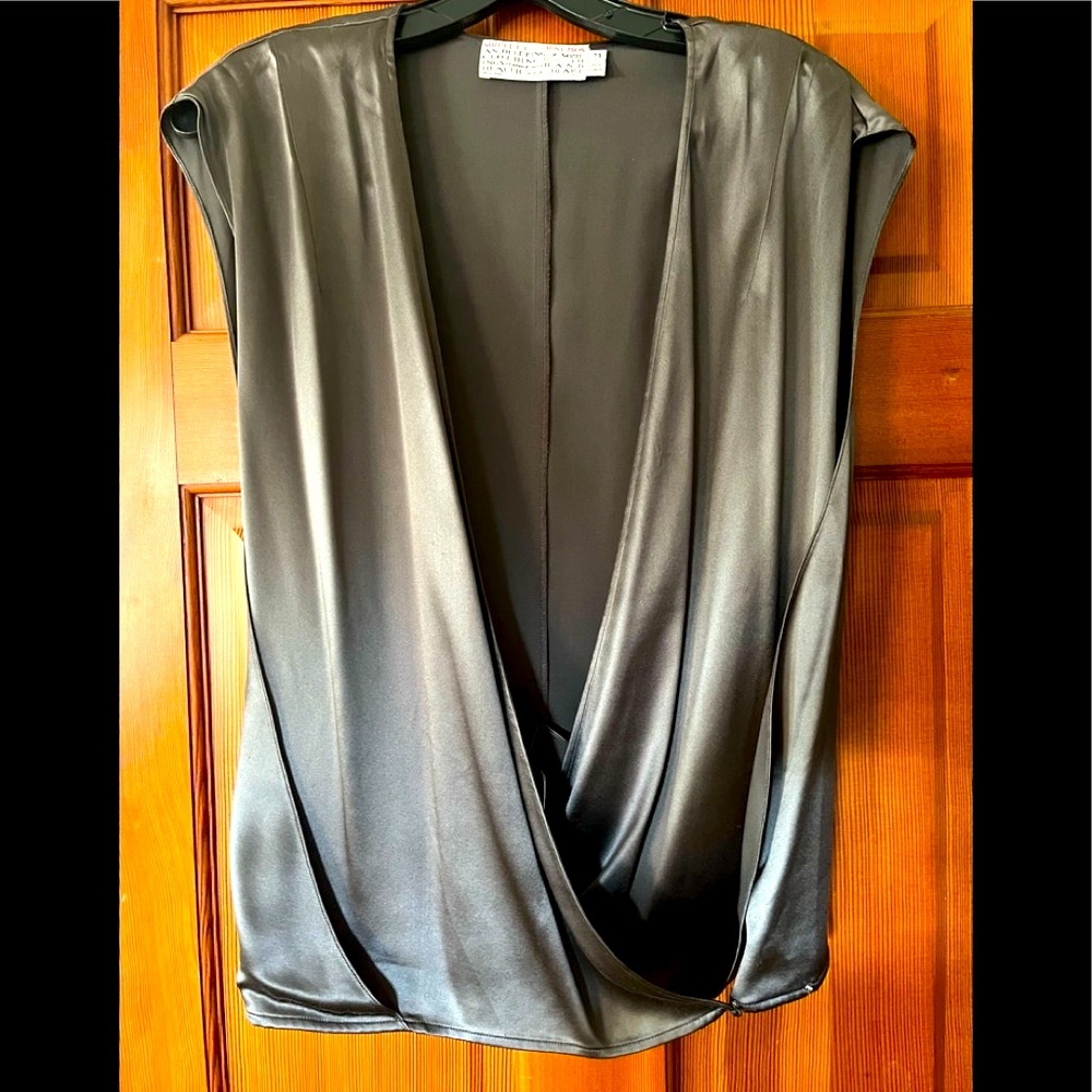 Gorgeous silk blouse by Shipley & Halmos. Size M. Never worn.